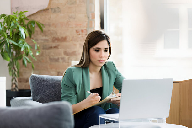 online psikologlar seanslarını gerekli techizat yardımıyla yaparlar